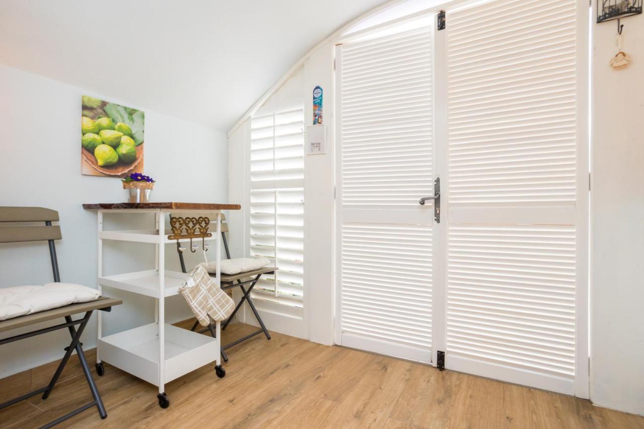 Apartmán Charming At House Rustica With Terrace And Nearby Parking Punat
