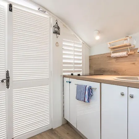 Charming Studio Apartment At House Rustica With Terrace And Nearby Parking Punat Exterior photo