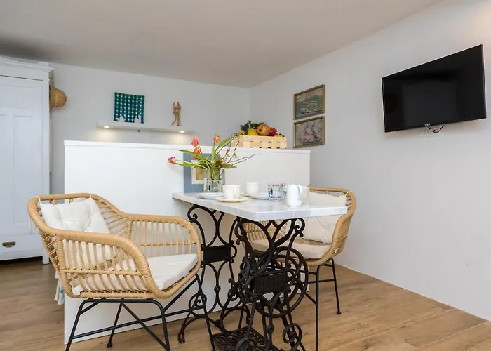 Charming Studio Apartment At House Rustica With Terrace And Nearby Parking