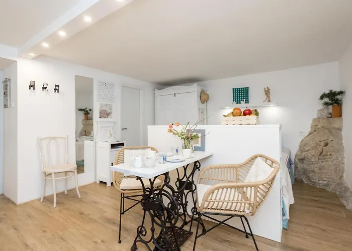 Charming Studio Apartment At House Rustica With Terrace And Nearby Parking