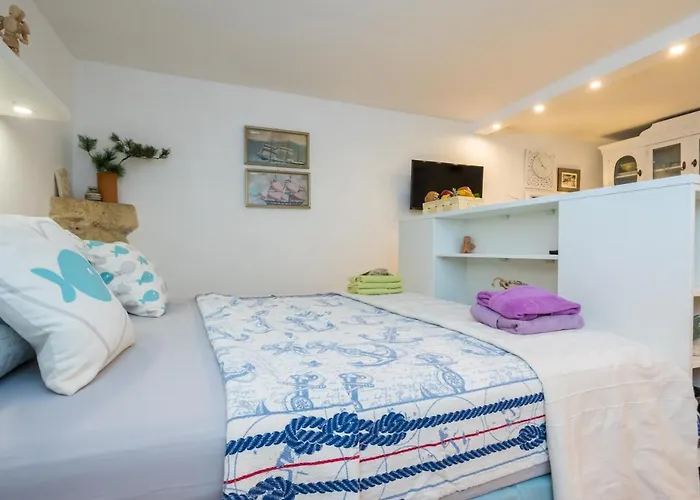 Charming Studio Apartment At House Rustica With Terrace And Nearby Parking