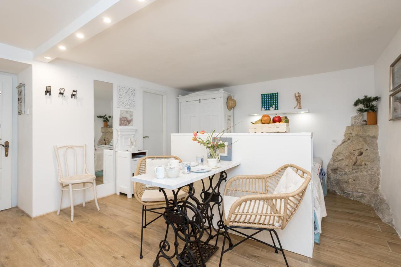 Charming At House Rustica With Terrace And Nearby Parking Appartement Punat