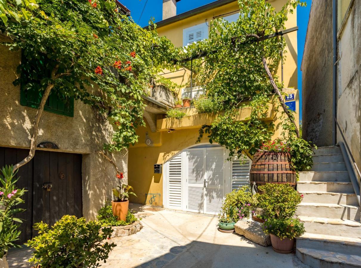 Charming At House Rustica With Terrace And Nearby Parking * Punat