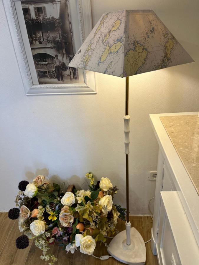Apartment Charming At House Rustica With Terrace And Nearby Parking Punat